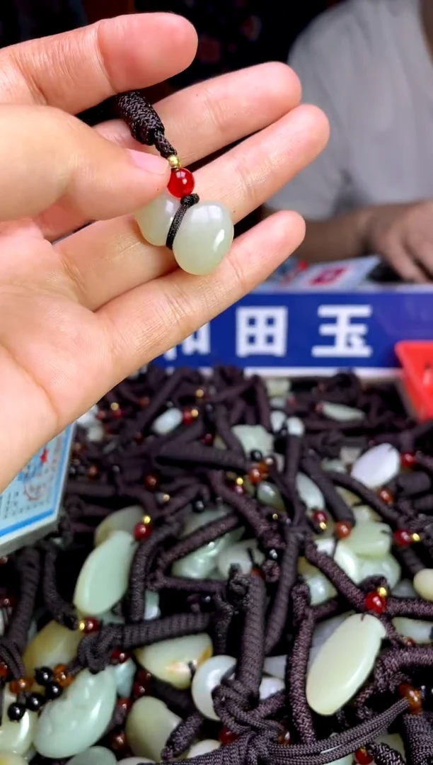 未镶嵌和田玉挂件1