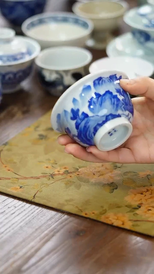 景德镇陶瓷茶器山水压手杯
