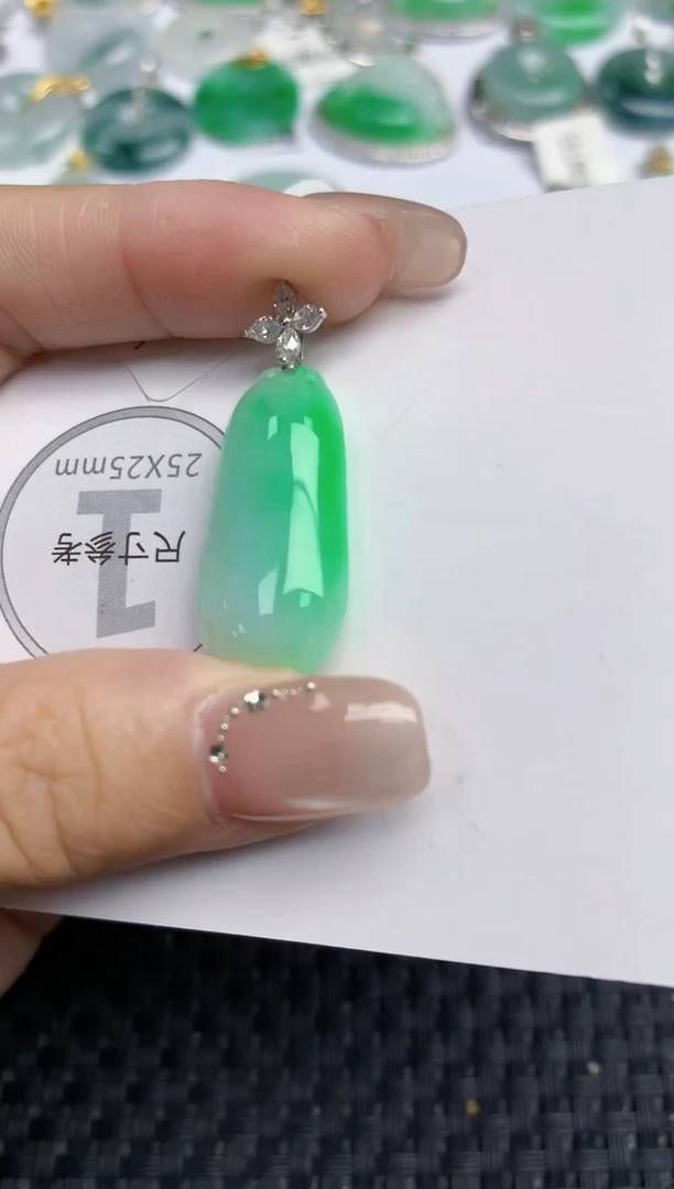 颈饰18K金镶嵌翡翠天然缅甸A货翡翠百元以上9元证书费自理