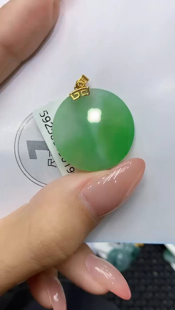 颈饰18K金镶嵌翡翠111111111111