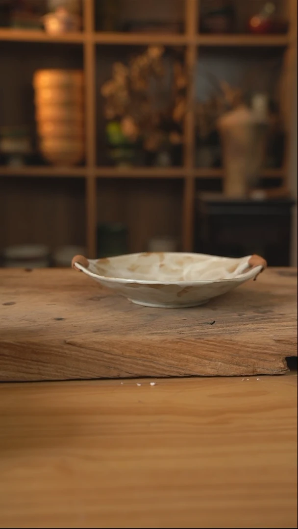 粉影系列的8英寸镂空双耳平盘