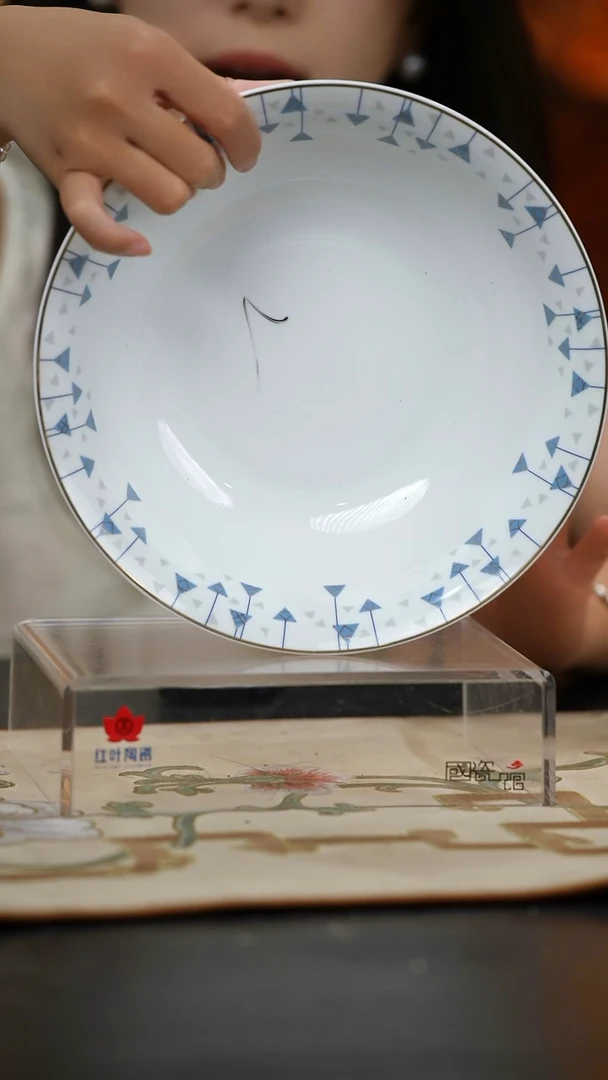 1个微瑕蓝三角9英寸斗碗