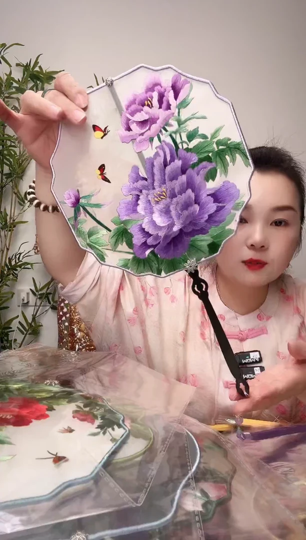 刺绣双面团扇绣花