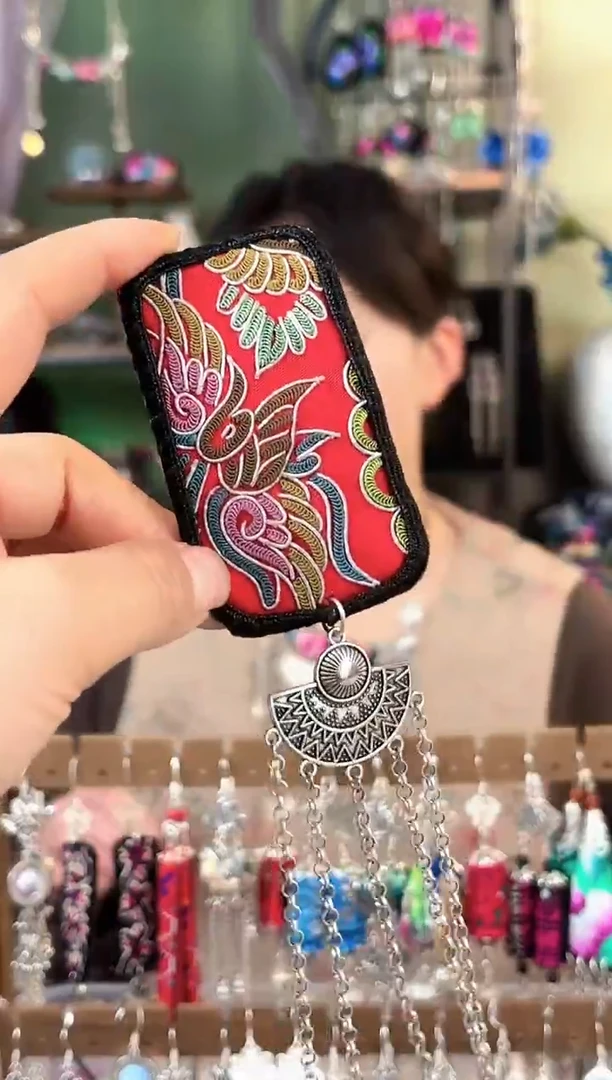 彩云南阁非遗老绣苗银饰品122