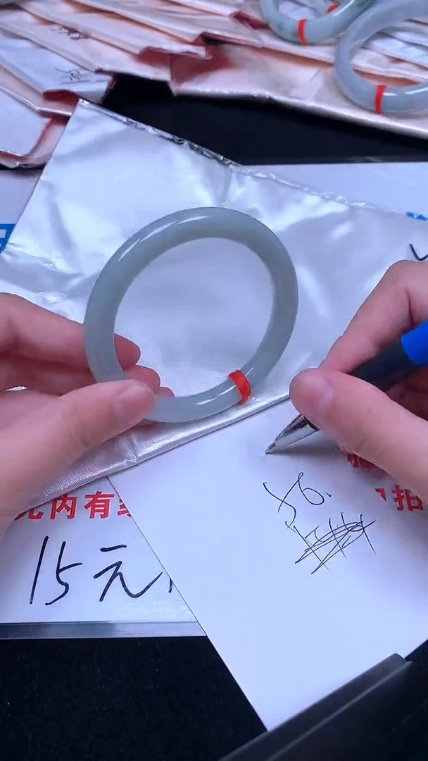 未镶嵌手镯翡翠.