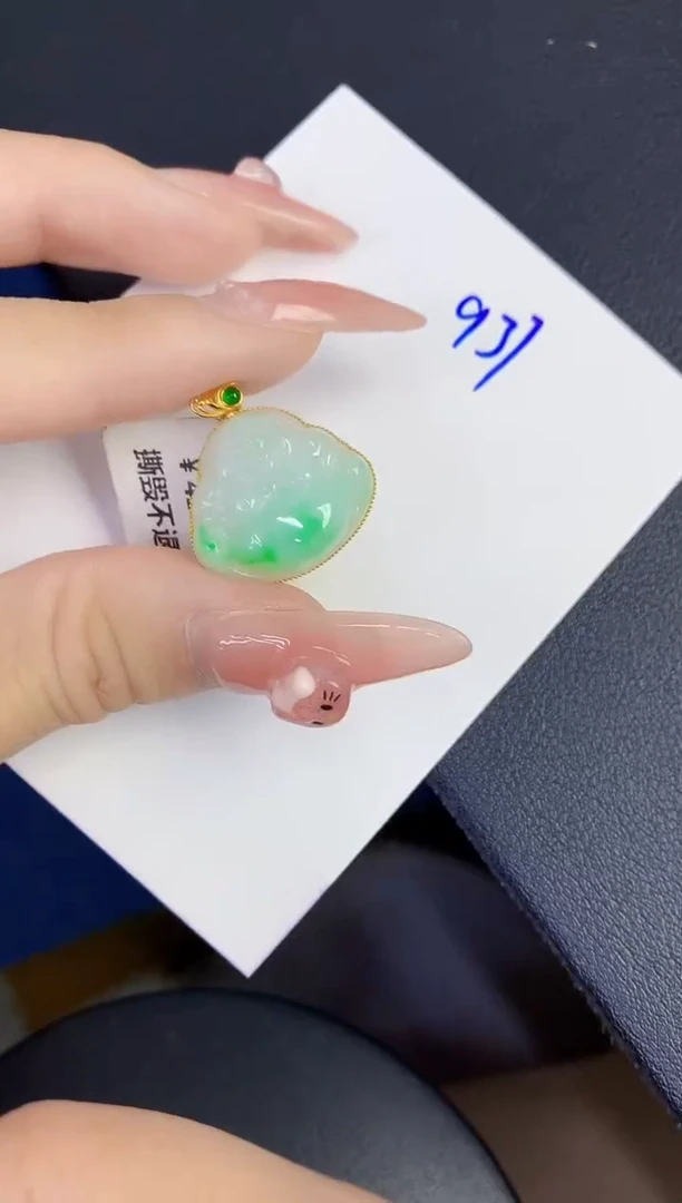 颈饰18K金镶嵌翡翠缅甸天然翡翠A货