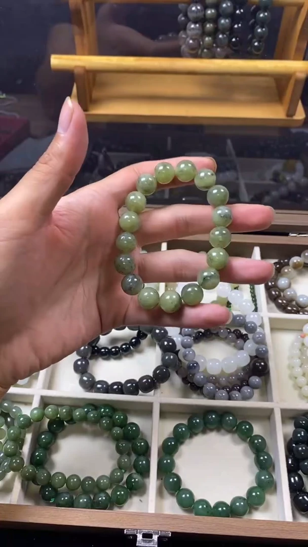 未镶嵌手串和田玉8*8主播推荐！！