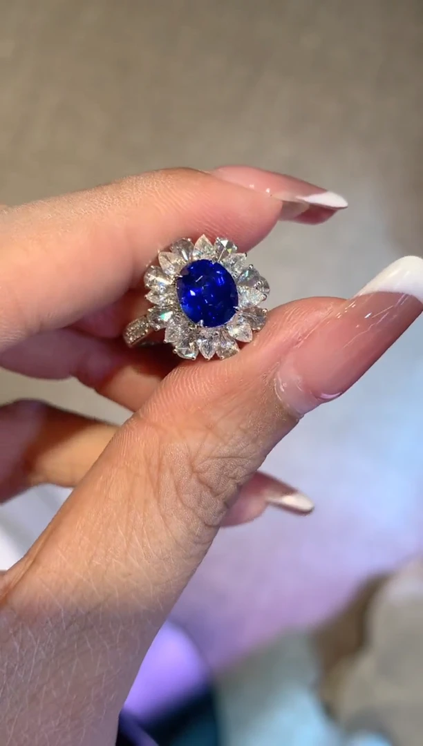 蓝宝石戒指18K金镶嵌2.1CT