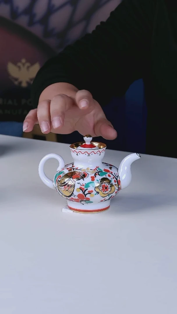 每天下午一点开播小公鸡茶壶