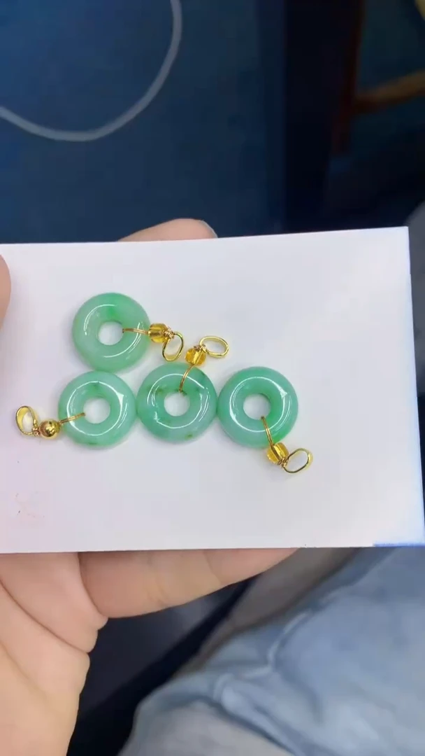 翡翠未镶嵌吊坠(不含链)多样性发其一