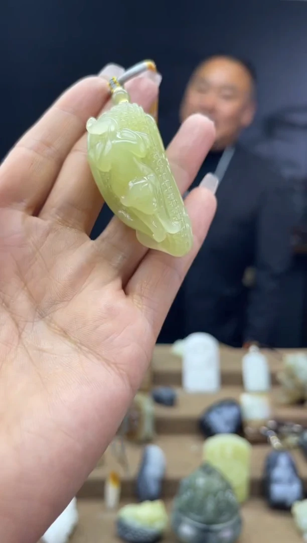 颈饰未镶嵌和田玉1