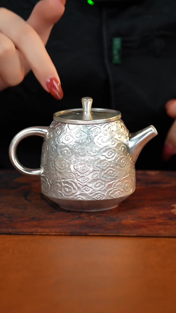 祥云壶................