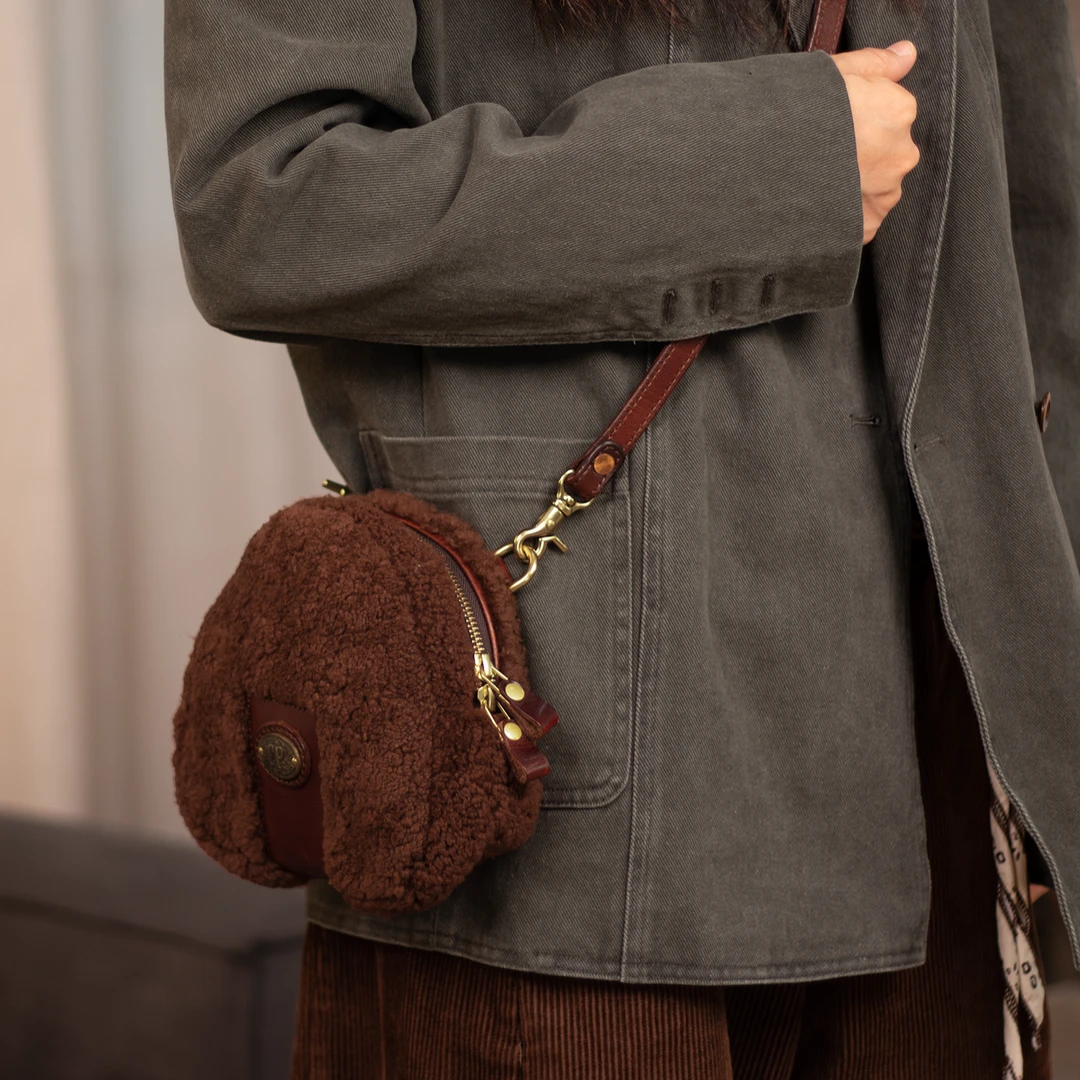 制道白色羊羔毛拉链饭团女包小众可爱日系12137