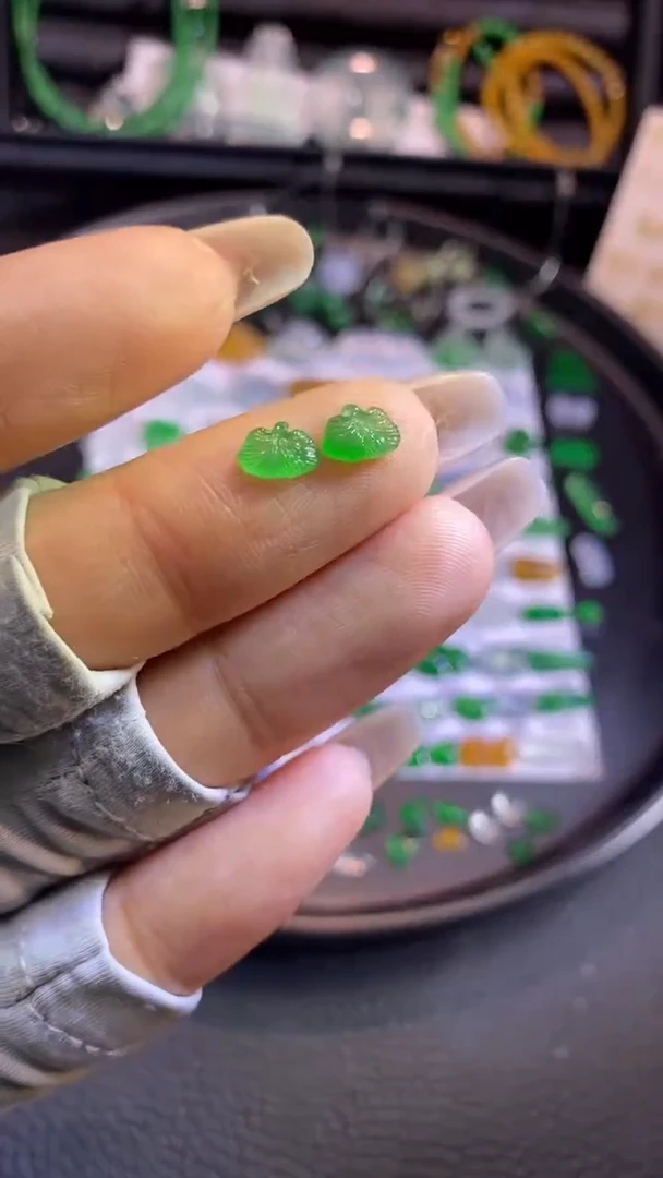 翡翠挂件未镶嵌叶子