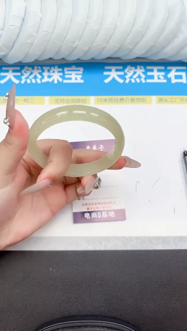 未镶嵌手镯石英质玉236-62.3