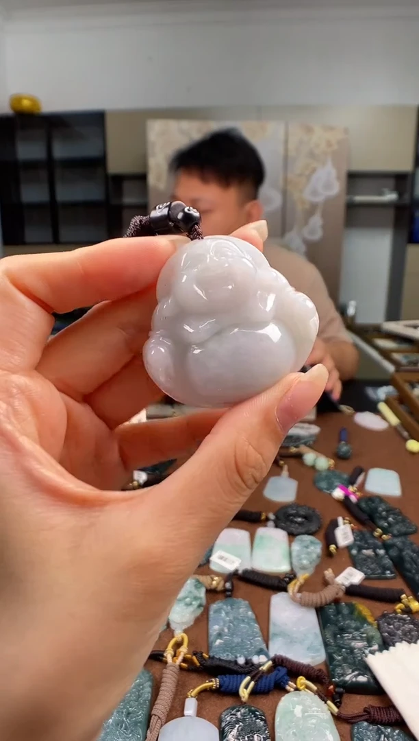 颈饰未镶嵌翡翠 多样性发其一