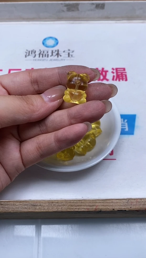 散珠未镶嵌水晶D941 黄水晶小熊1个9.9元