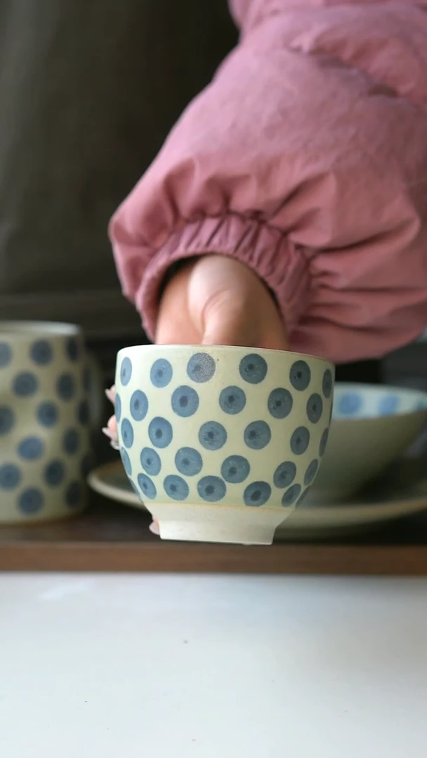 【闪购商品】陶瓷手绘蓝莓手握杯260ml@4-2@