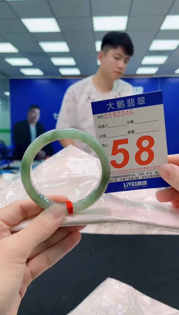 翡翠手镯未镶嵌AAAAAAAAA
