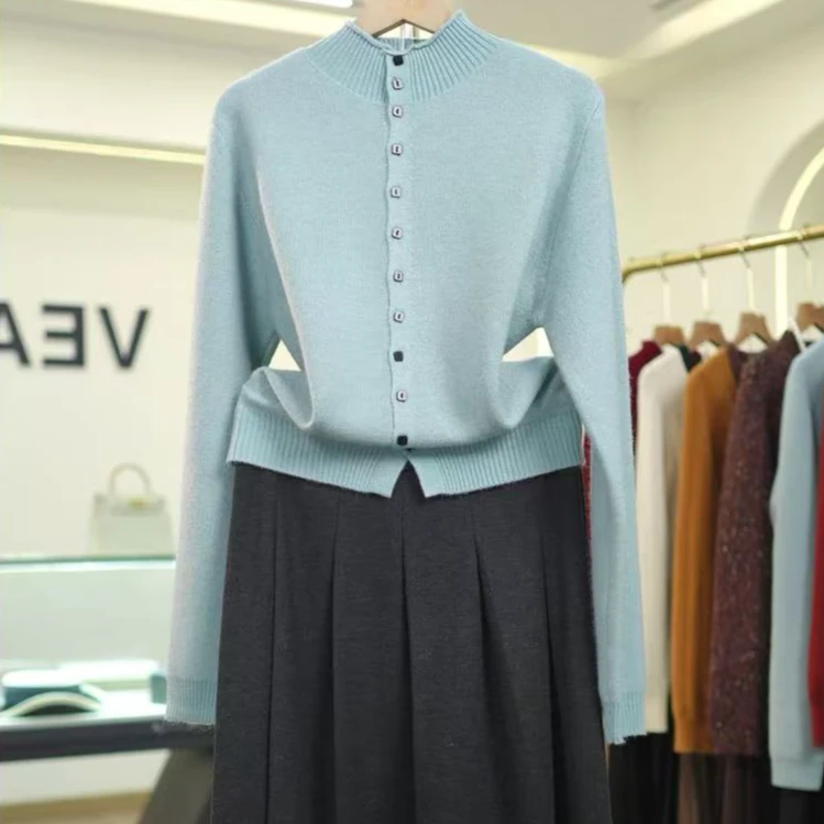 【700上衣】薇乐女装半高领单排扣气质减龄开衫新款毛衣