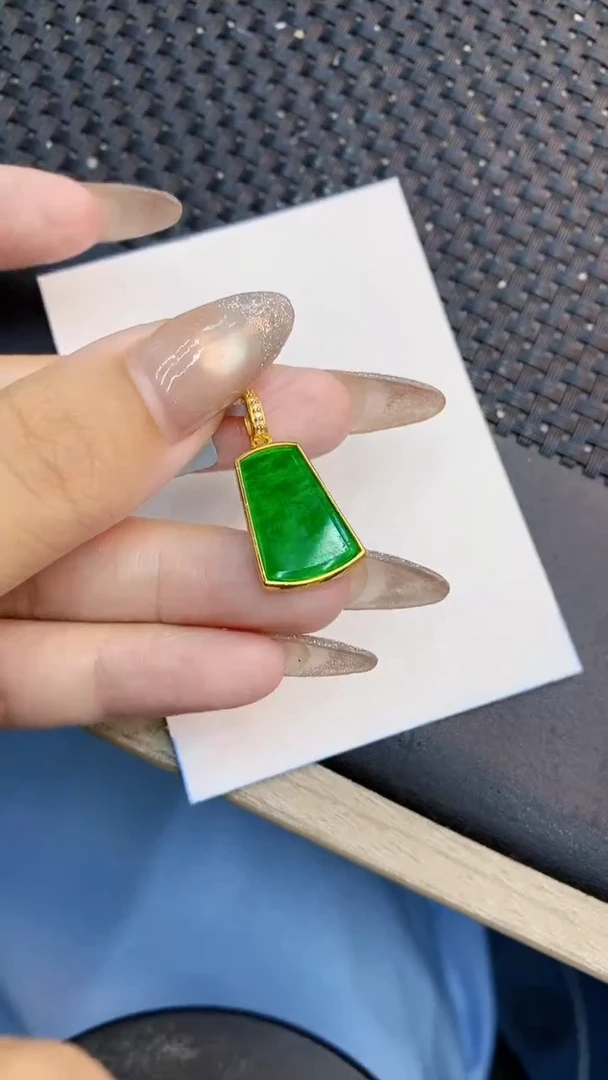 颈饰未镶嵌翡翠1