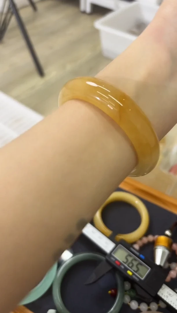 未镶嵌手镯石英质玉155-56HU