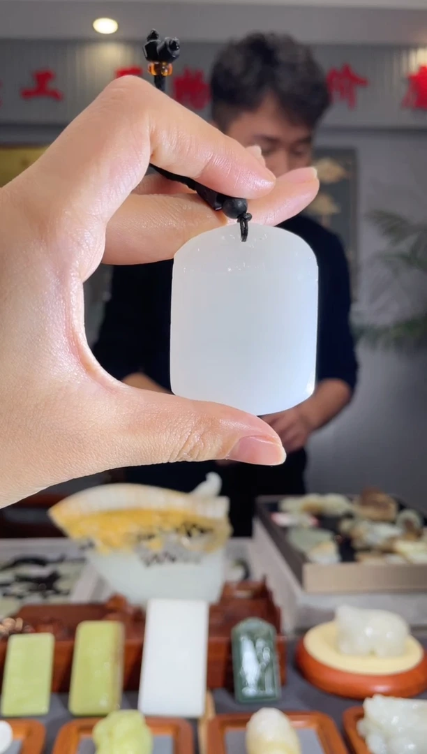 【闪购商品】石英质玉颈饰未镶嵌拍一发一 多样性发货