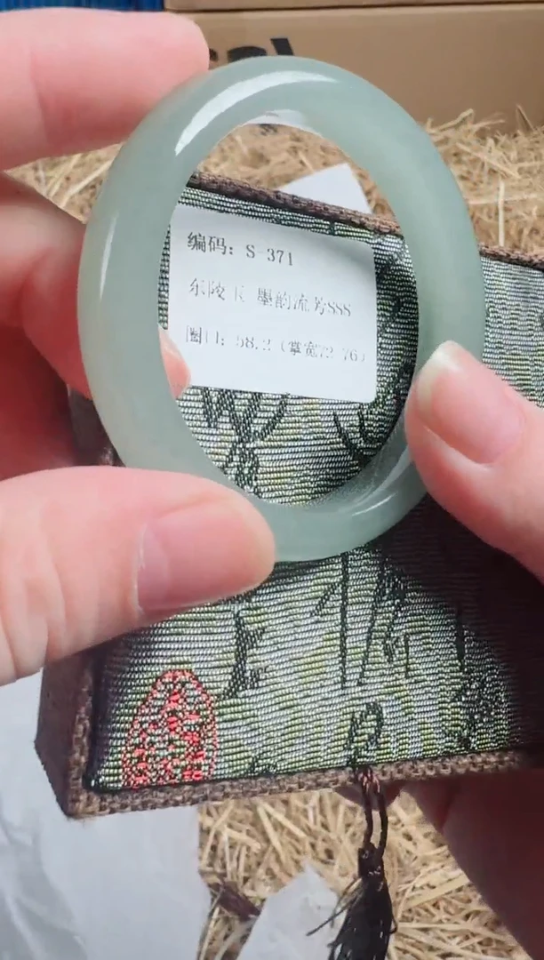未镶嵌手镯石英质玉S-371