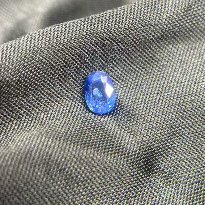天然蓝宝石椭圆1.03克拉