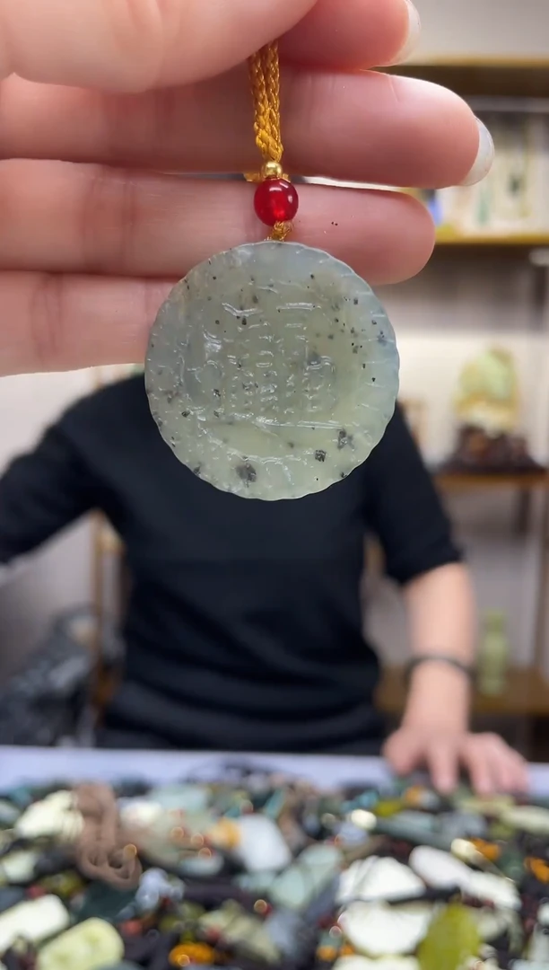 未镶嵌岫玉吊坠`
