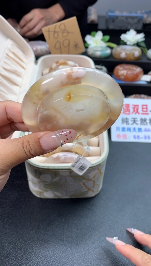 未镶嵌手镯石英质玉（55-56圈口）赠送镯心 无证书