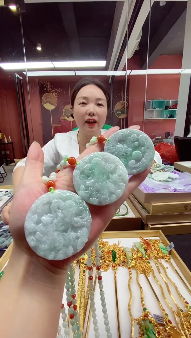 翡翠未镶嵌颈饰翡翠吊坠