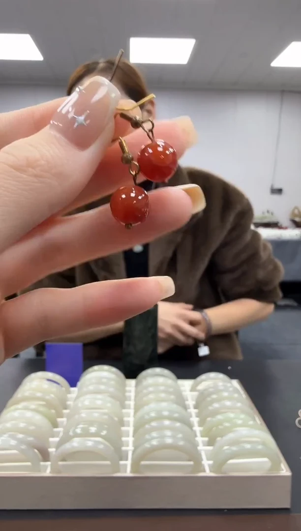 未镶嵌耳坠玛瑙/玉髓多样性发其一zj