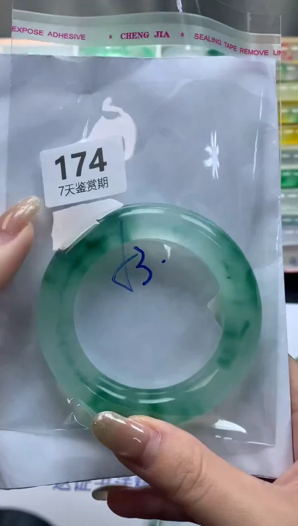 未镶嵌手镯石英质玉番**娘174