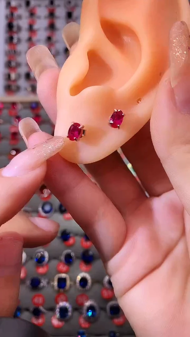 【闪购商品】红宝石耳饰银S925镶嵌1111