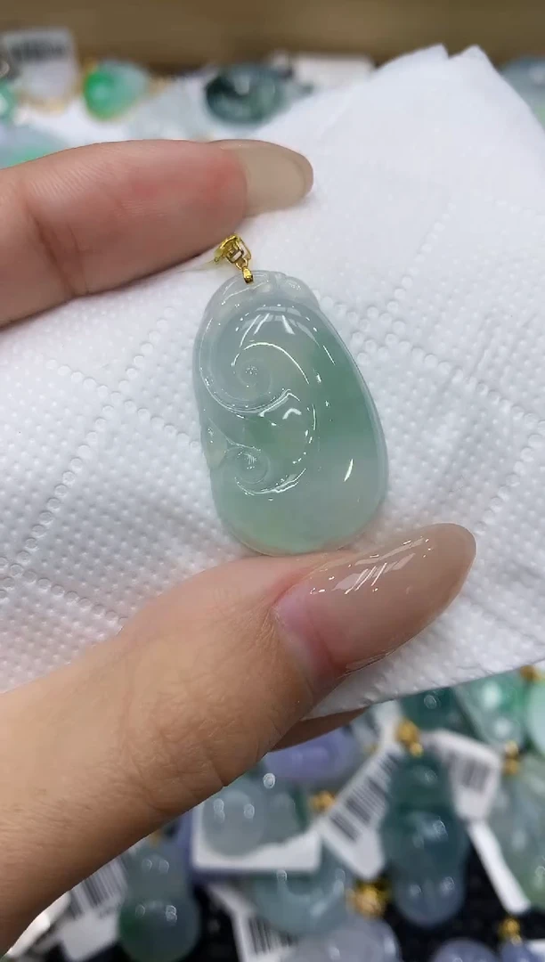 翡翠18K金镶嵌颈饰111111111111