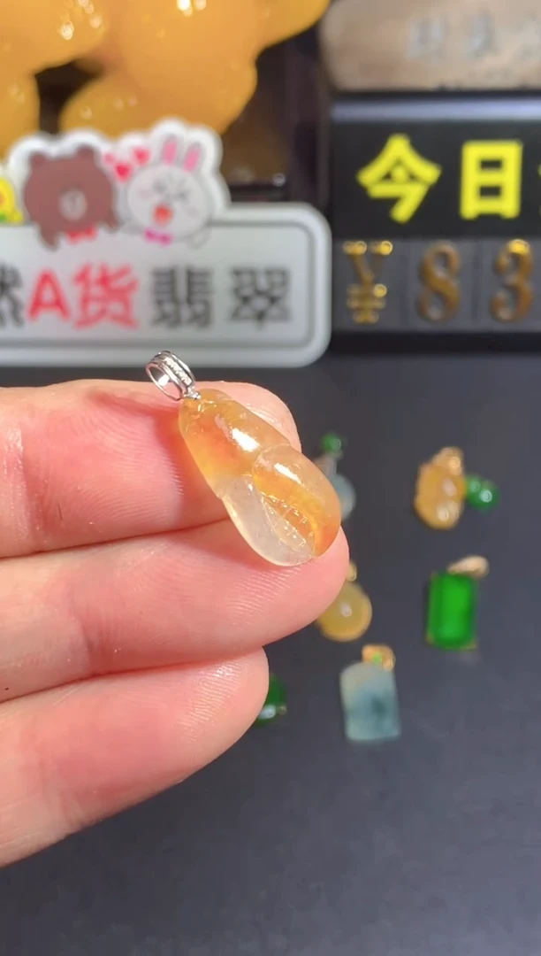 颈饰18K金镶嵌翡翠