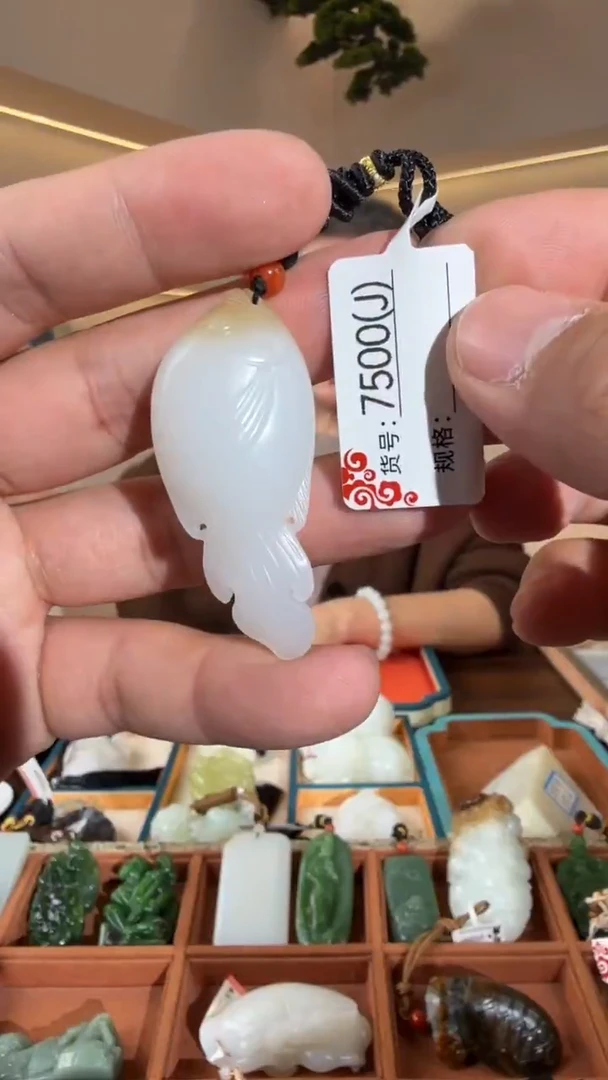 颈饰未镶嵌和田玉J