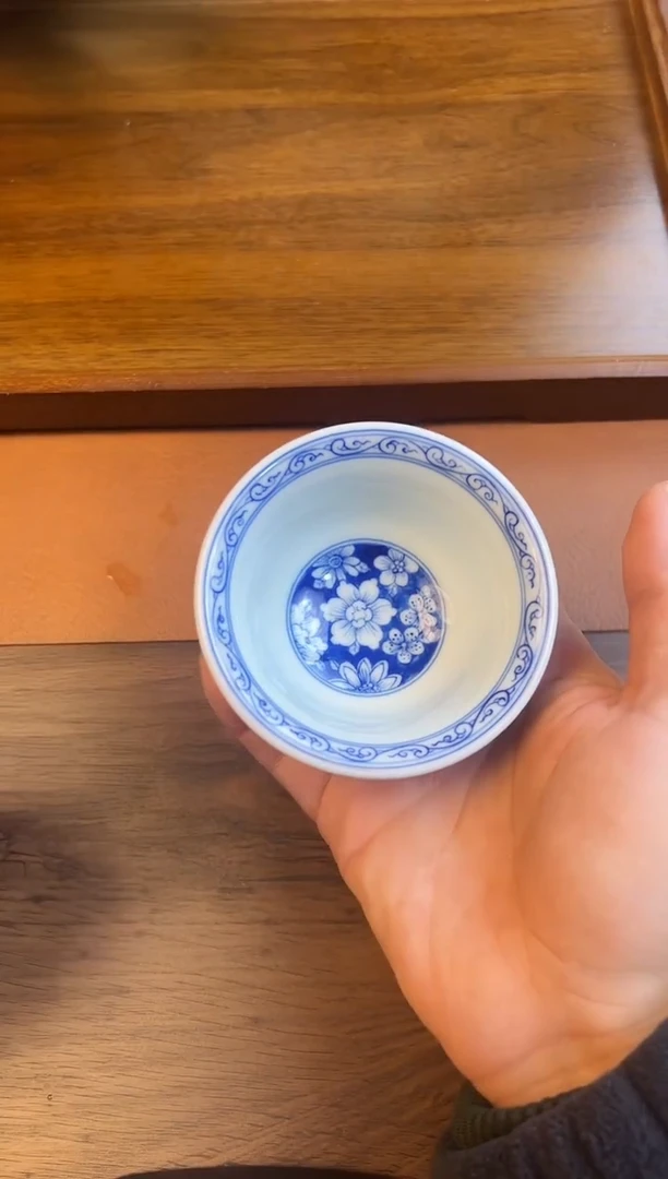 问青坊纯手工单色釉霁红内青花花卉柴窑压手杯