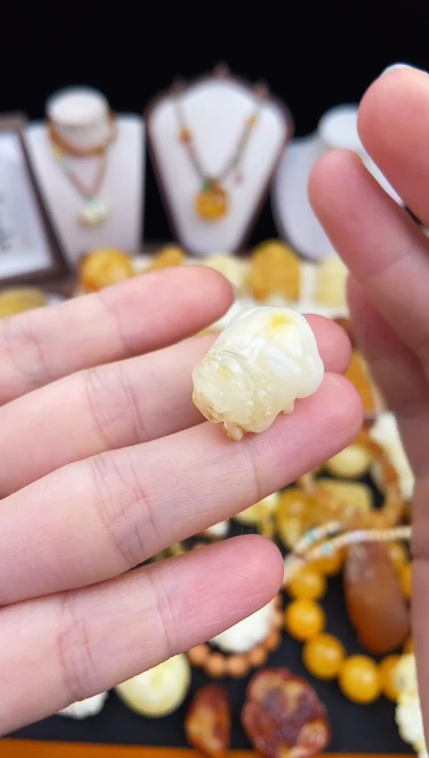 琥珀未镶嵌珠宝奇石柒月
