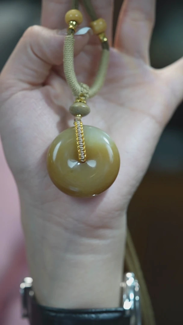 颈饰未镶嵌和田玉平安扣