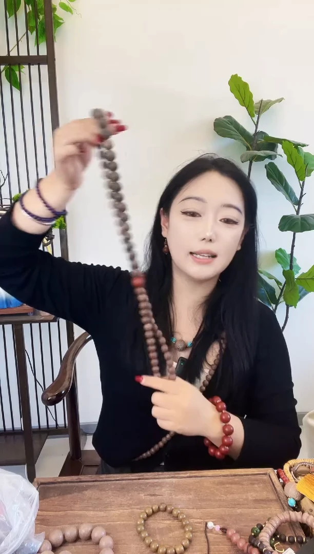 泥塑抱朴加茉莉加红麝  脖挂