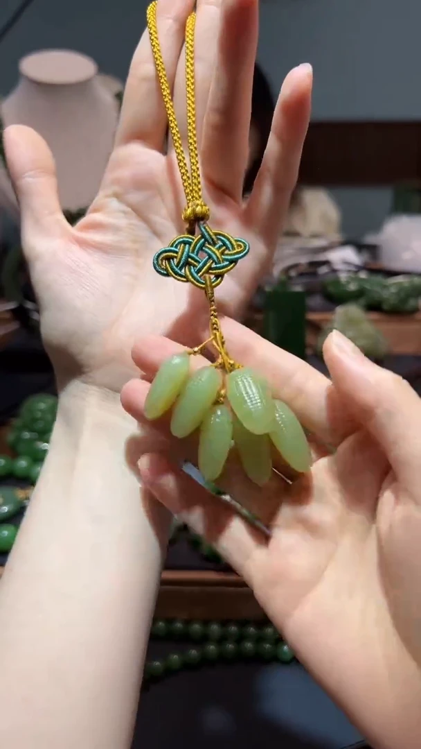 和田玉未镶嵌颈饰1