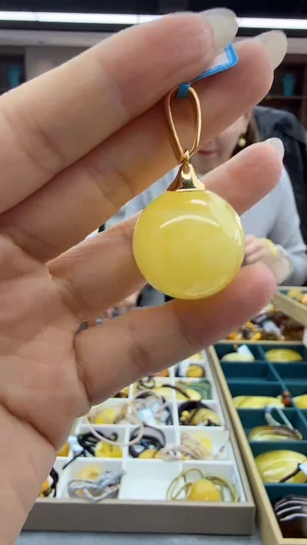 琥珀颈饰未镶嵌224秒拍号 假一罚三