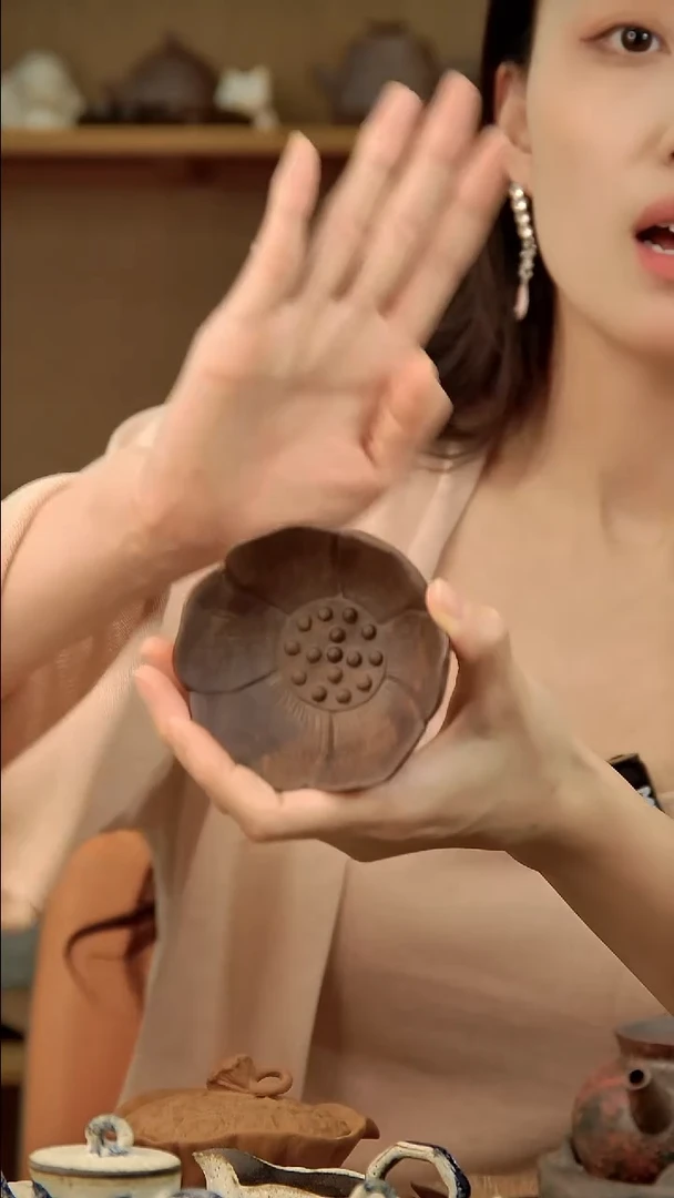 言野手作 岩矿莲花杯
