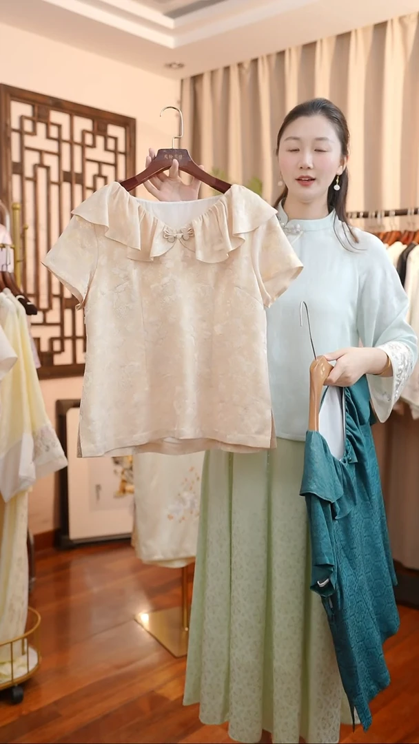 刺绣荷叶领短袖 桑蚕丝非遗苏绣服饰