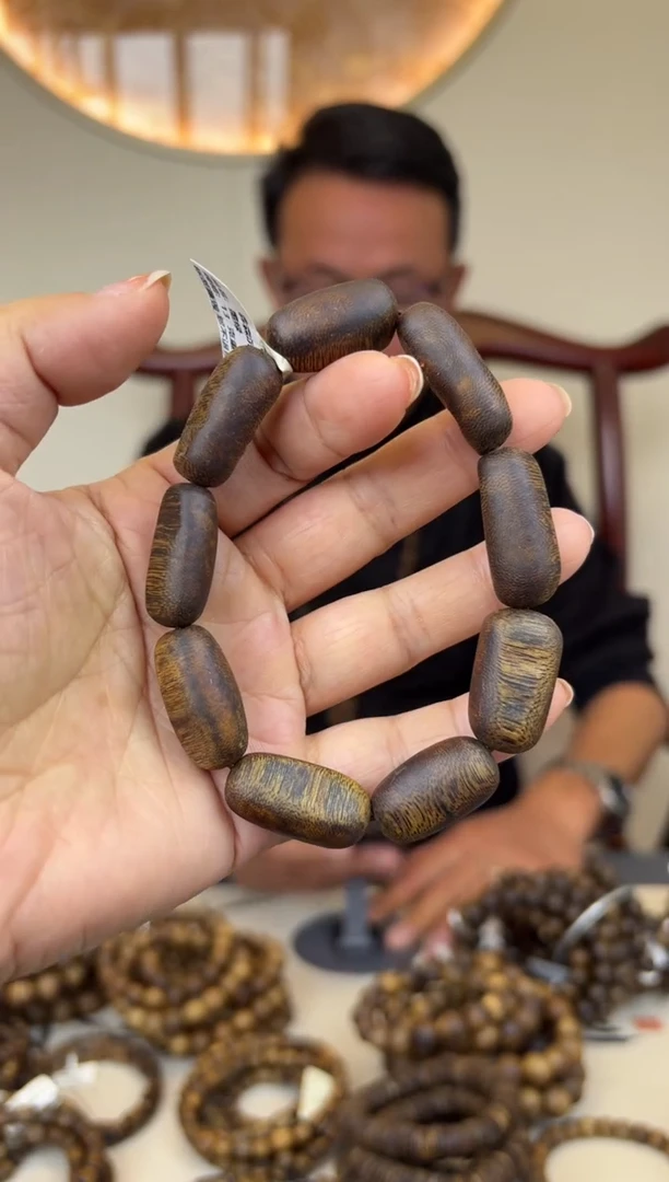 沉香手串卡1.3/16克墨绿留疤多样性发货一条