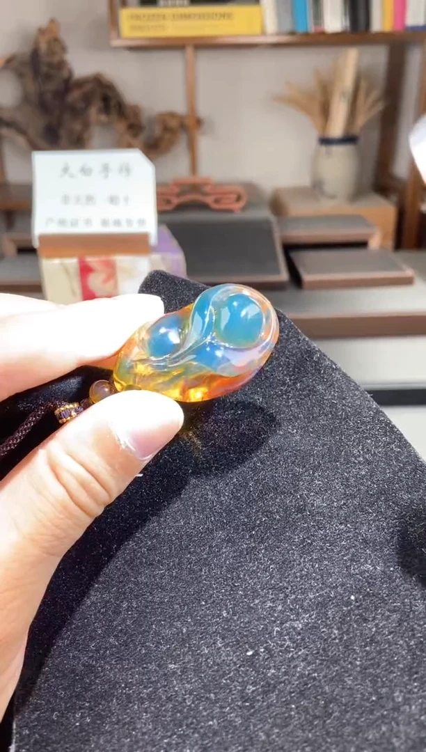 琥珀颈饰未镶嵌天空蓝带特色植物玉兰花