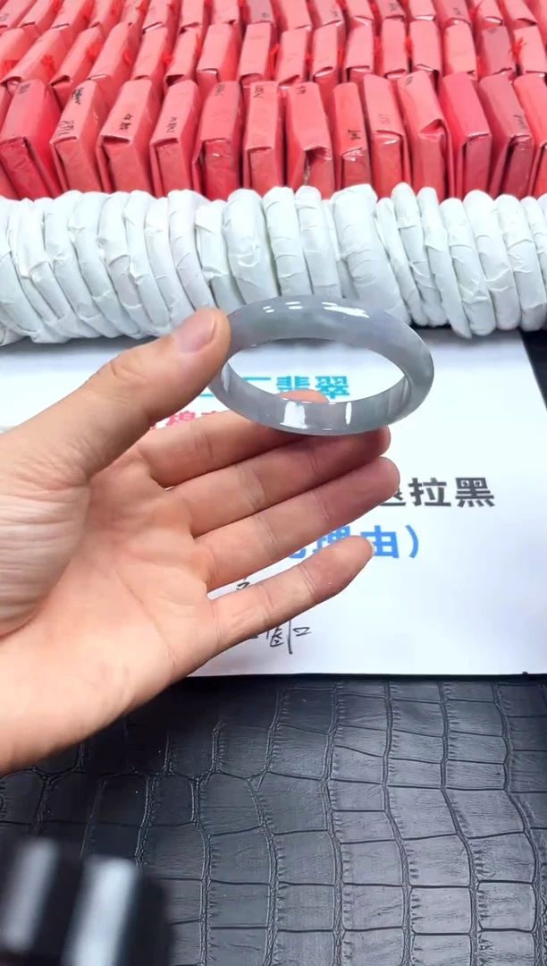 翡翠手镯未镶嵌所见所得，高冰美人镯！