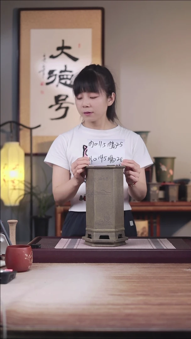 紫砂花盆励****g龙骨清砂刻绘山水六方一只带托